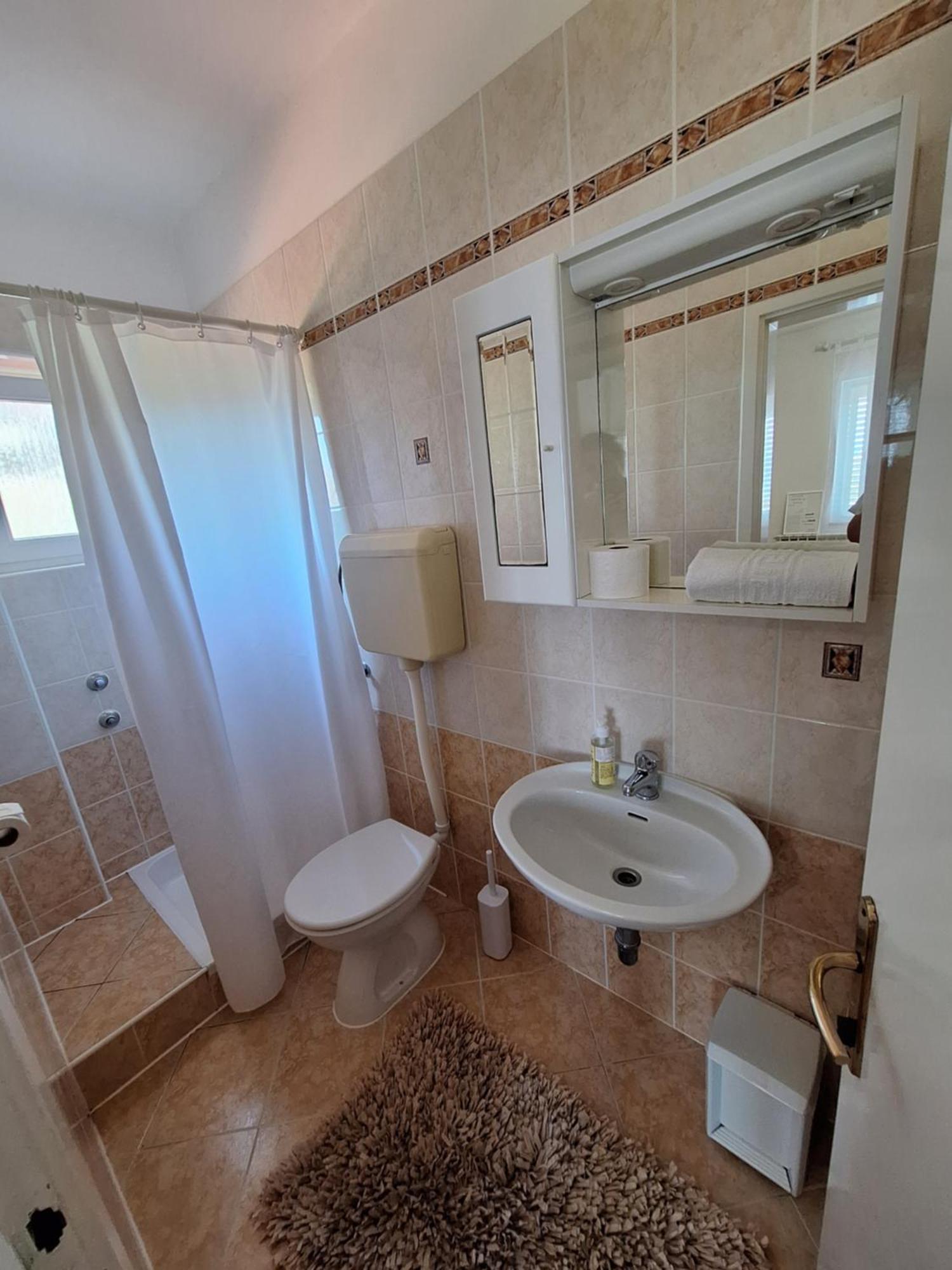 Novouredeni Marko, - Rab Apartamento Kampor